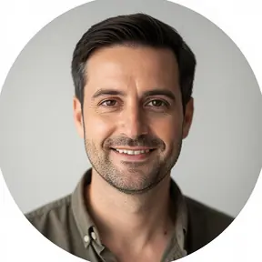 Small circular avatar portrait of a French man in his late 30s, warm approachable expression, soft daylight, clean neutral background, realistic photography, headshot, high detail, centered composition
